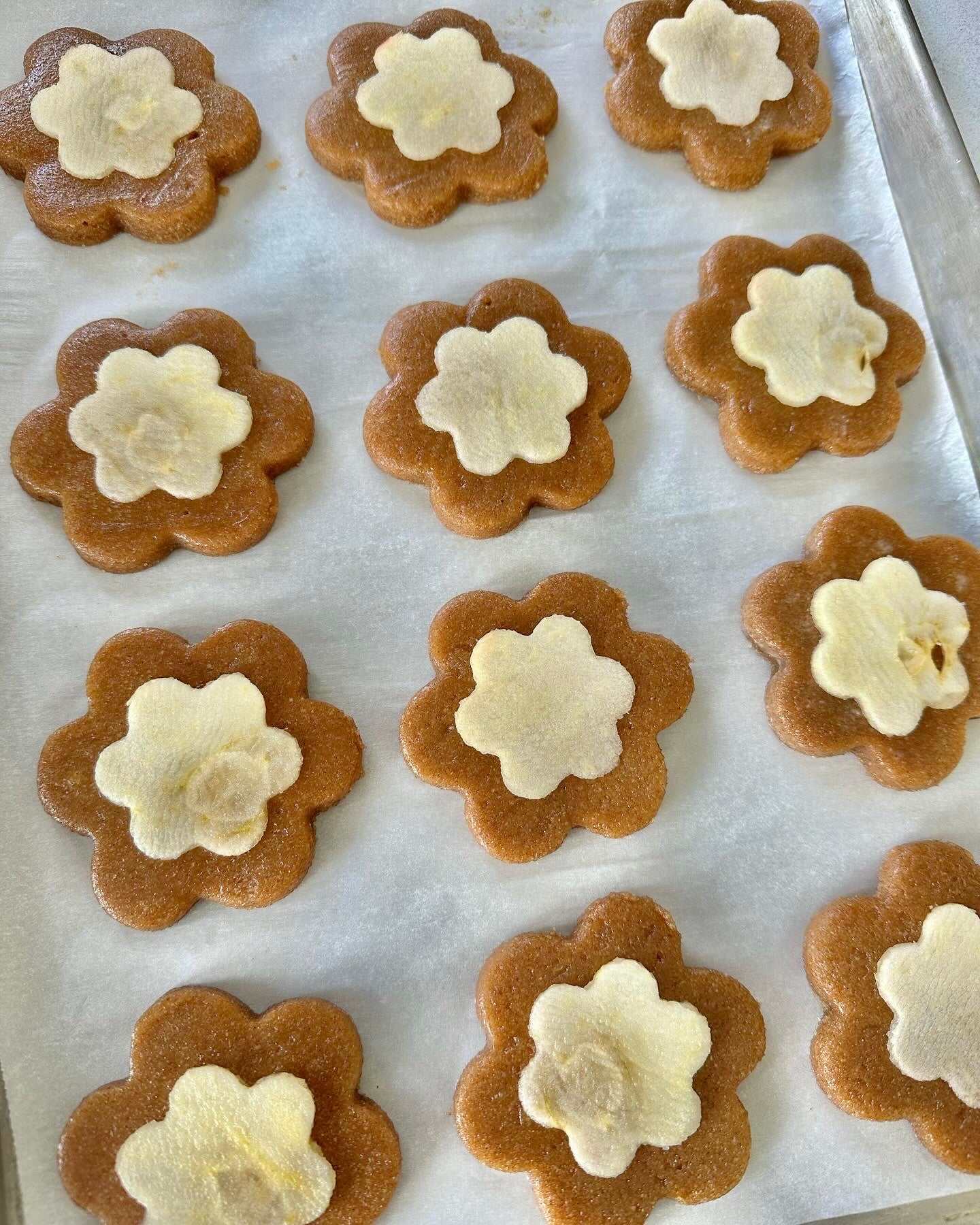 Vegan Apple Flower Cookies