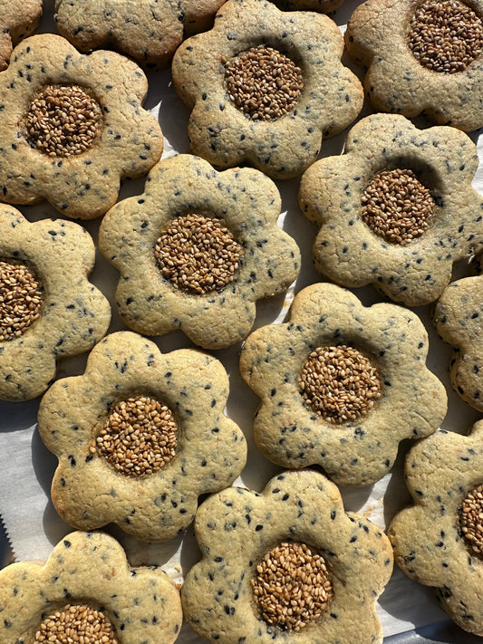 Black & White Sesame Flower Cookies